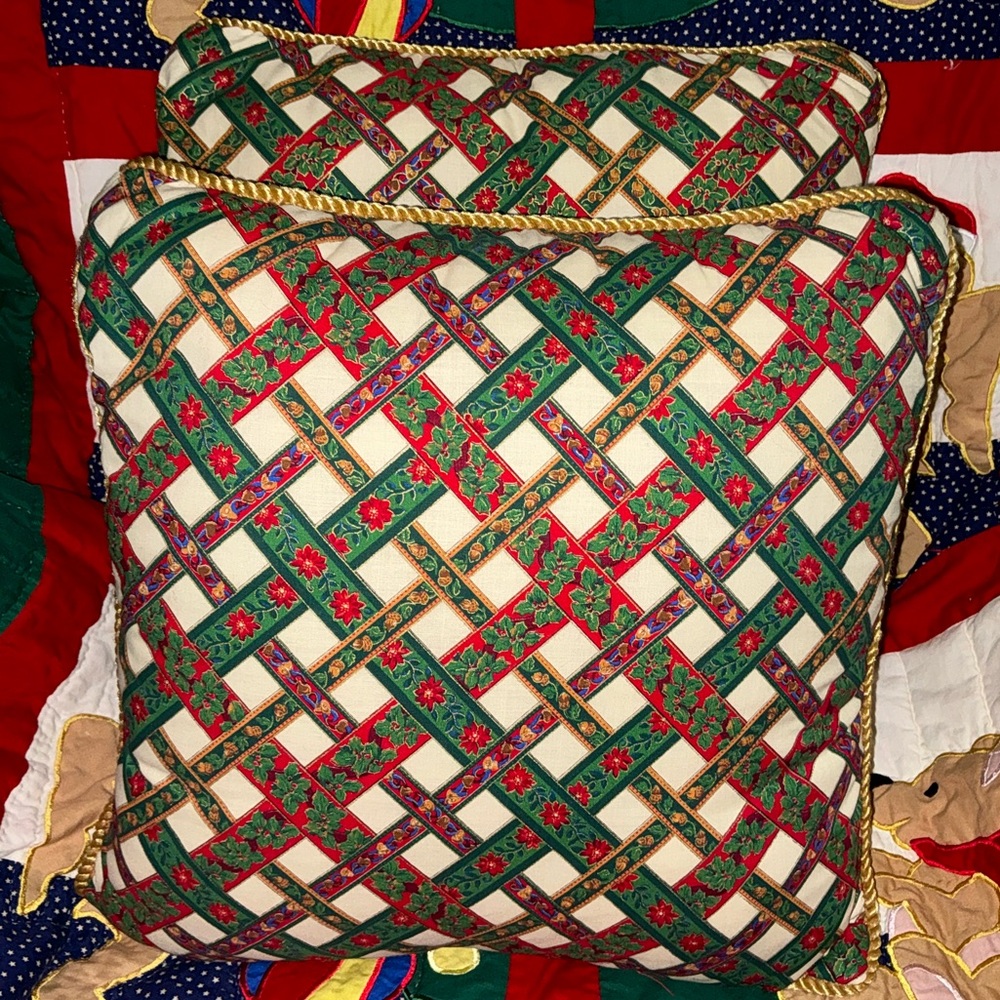 Christmas 🎄 Throw Pillow 15” x 16” - Picture 3 of 5